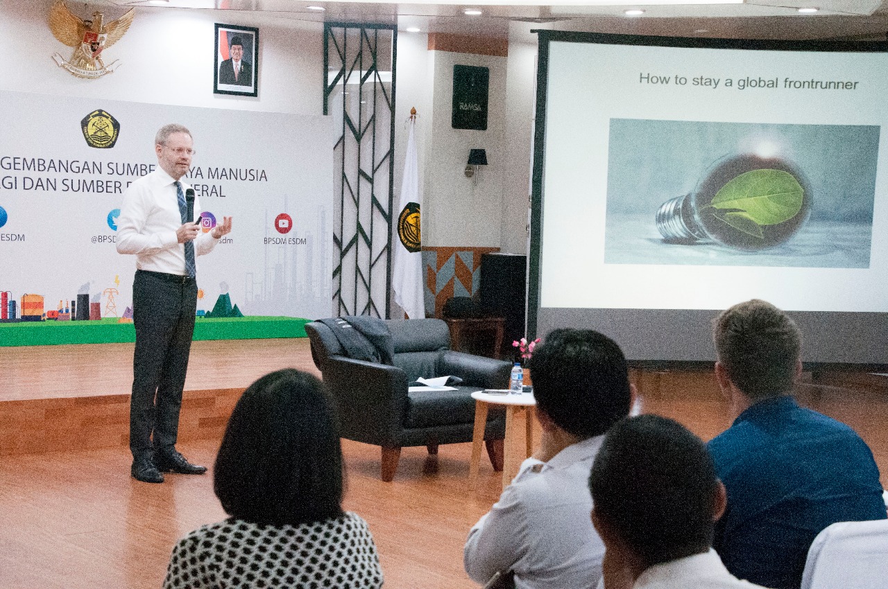 One Hour University bersama Duta Besar Denmark 