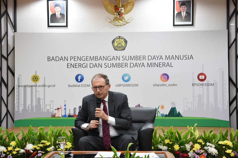 One Hour University : Transisi Energi Untuk Atasi Perubahan Iklim