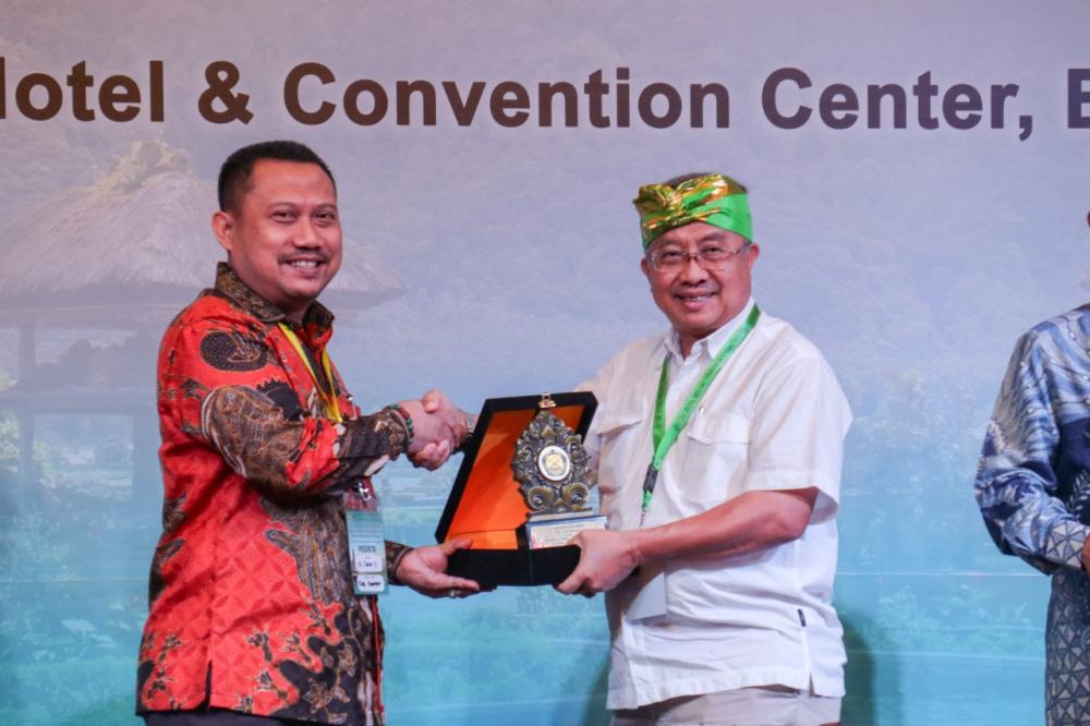 Pemda Terima Aset Infrastruktur Energi Terbarukan dan Kegeologian Senilai Rp 328 Miliar