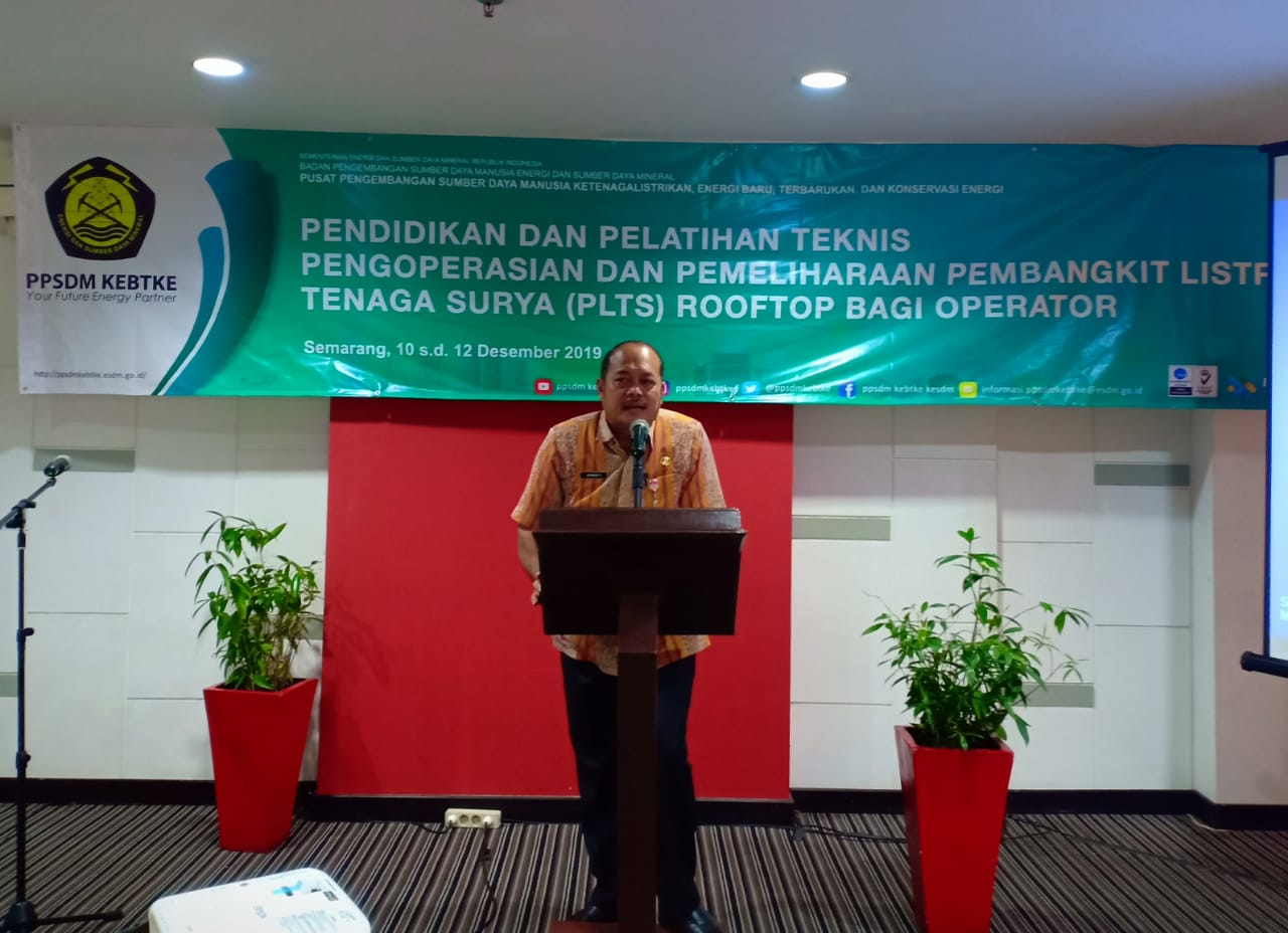 PENDIDIKAN DAN PELATIHAN TEKNIS PENGOPERASIAN DAN PEMELIHARAAN PEMBANGKIT LISTRIK TENAGA SURGA (PLTS) ROOFTOP BAGI OPERATOR