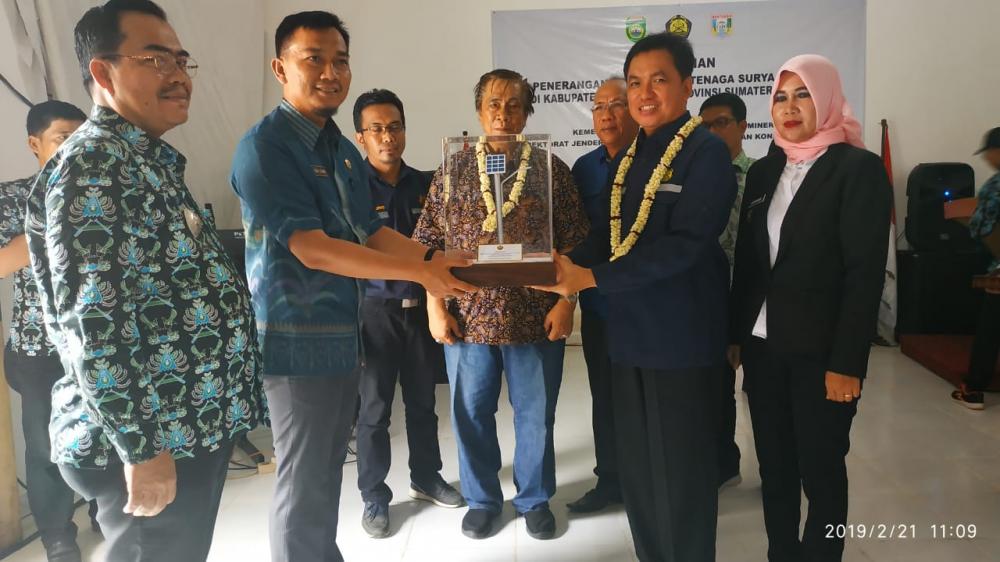 Penerangan Berbasis Surya Terangi Jalan Desa di Sumatera Selatan