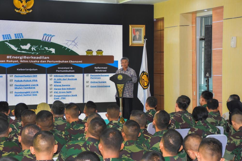 Perwira Siswa Sekkau Belajar Pemanfaatan EBT Untuk Dukung Pertahanan Negara