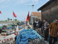 PJU-TS Bantu Aktivitas Nelayan di Kedung Jepara