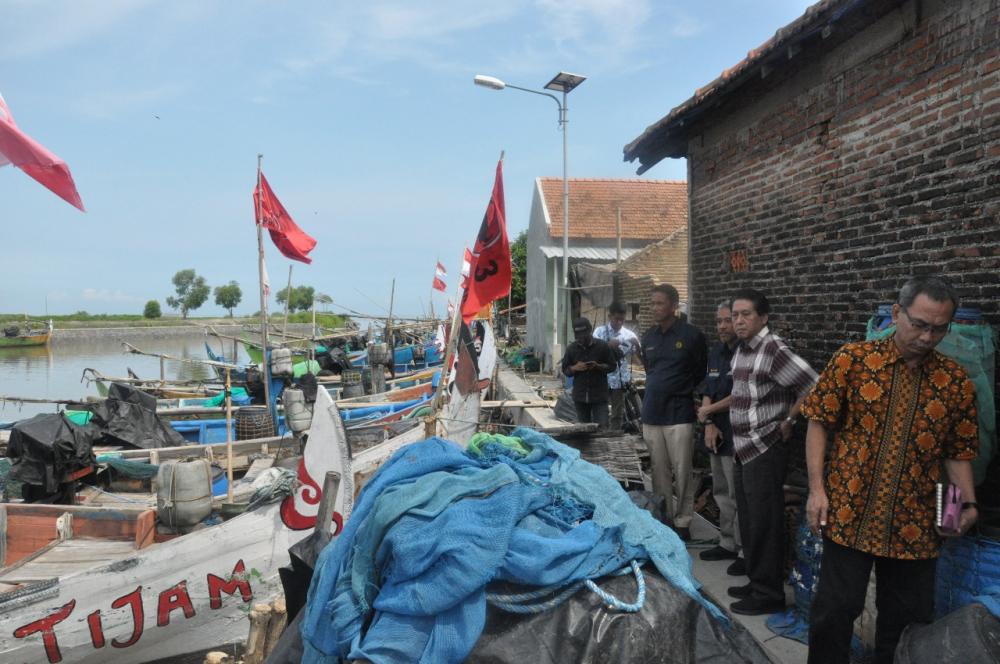 PJU-TS Bantu Aktivitas Nelayan di Kedung Jepara