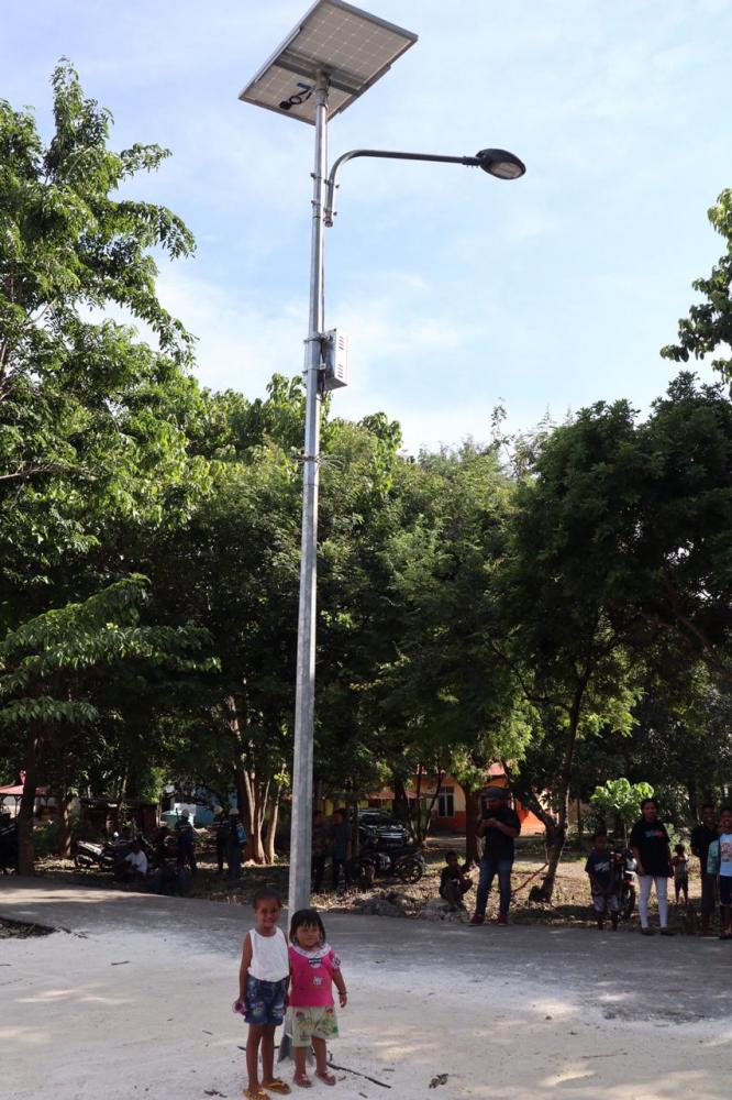 PJU-TS Dukung Aktivitas Ekonomi dan Keamanan Lingkungan Desa di Kupang