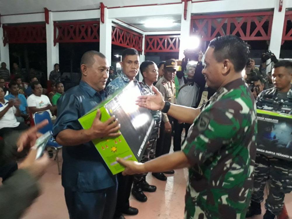 Prajurit Marinir di Pulau Miangas dan Sebatik Terima Distribusi LTSHE