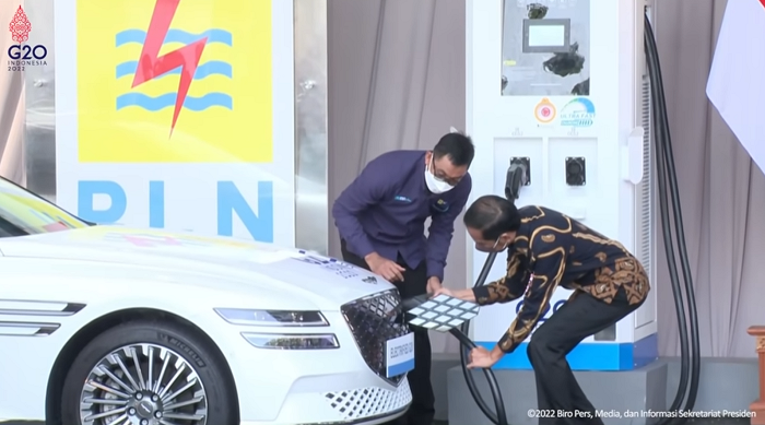 Presiden Jokowi Resmikan SPKLU Ulta Fast Charging Pertama di Indonesia