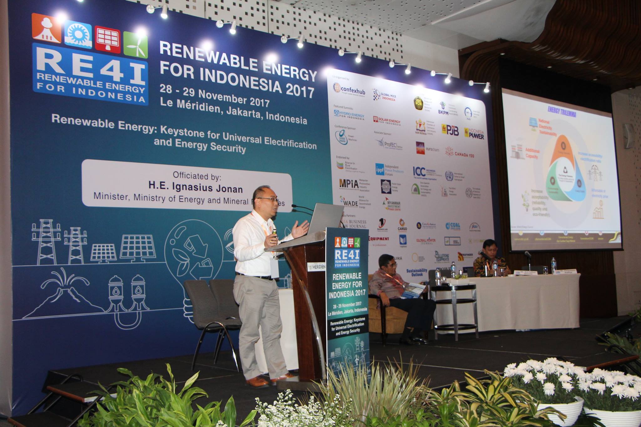 Rasio Listrik Perdesaan Ditargetkan 99,7% pada 2025