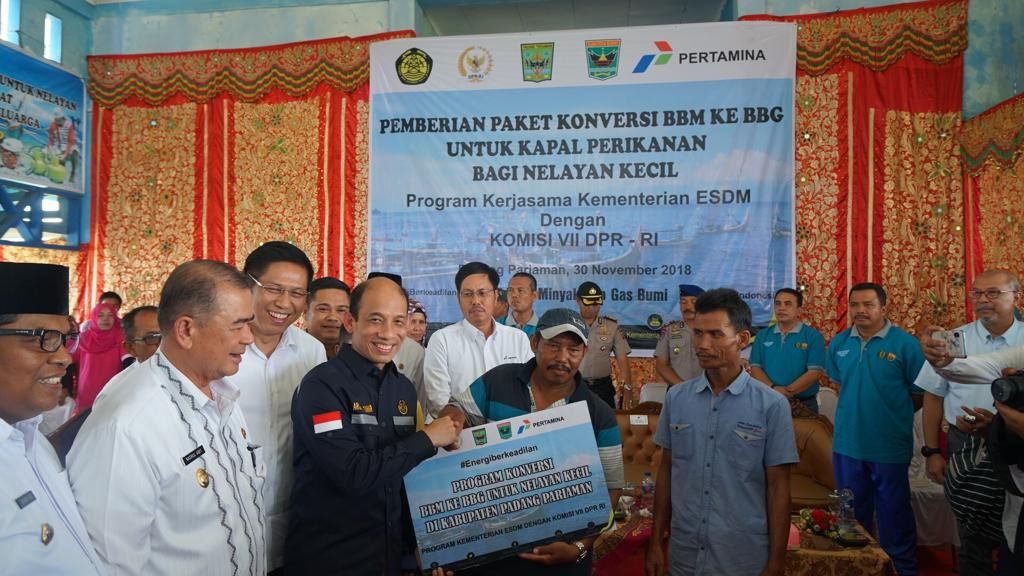 Senyum Ceria Nelayan Pariaman Terima Konkit Gratis