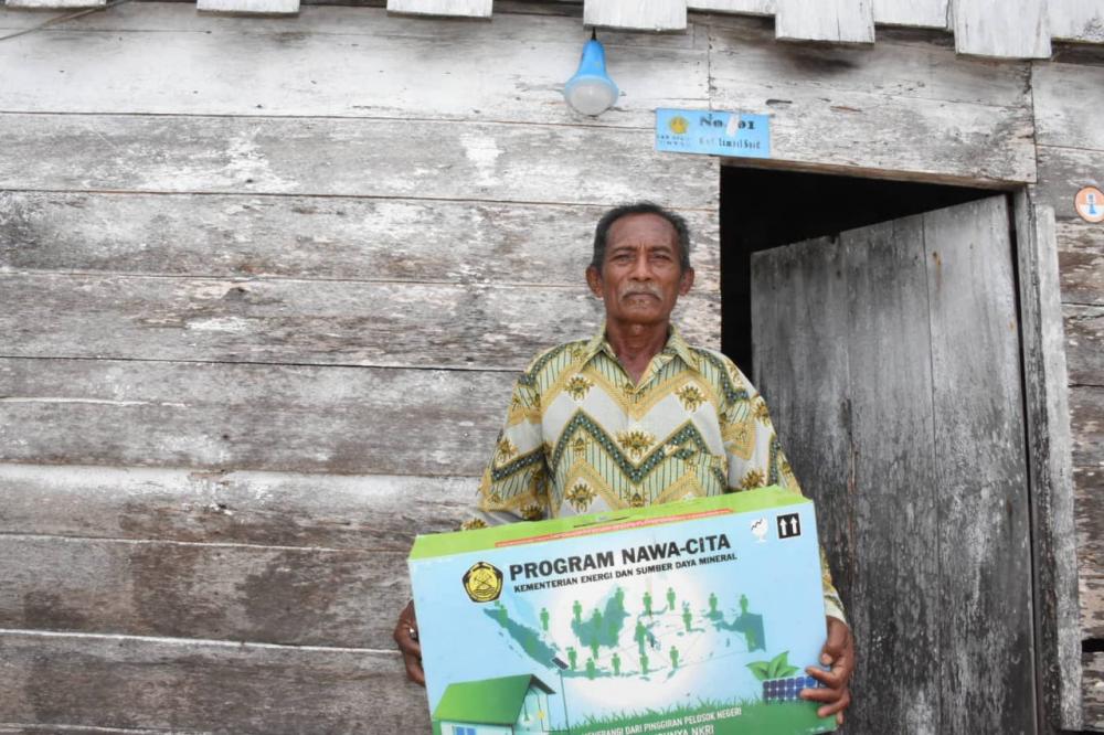 Tak Hanya Terangi Rumah, Lampu Surya Bantu Nelayan Banggai Laut Tingkatkan Tangkapan