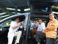 Taksi Listrik Pertama Siap Diluncurkan Demi Mendukung Energi Bersih