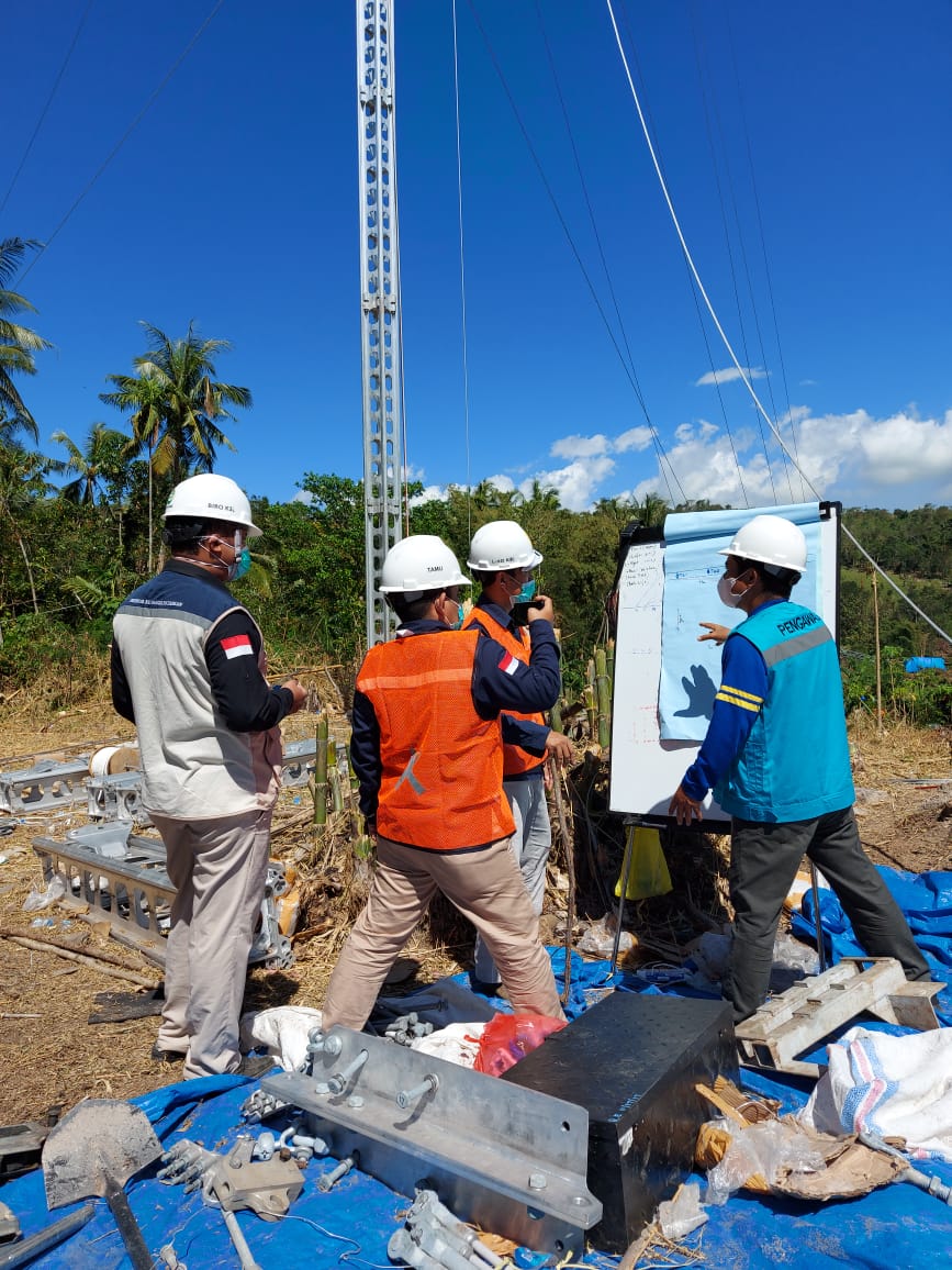 Tim Inspektur Ketenagalistrikan Terjun Langsung Pulihkan Pasokan Listrik NTT Pascabadai Seroja