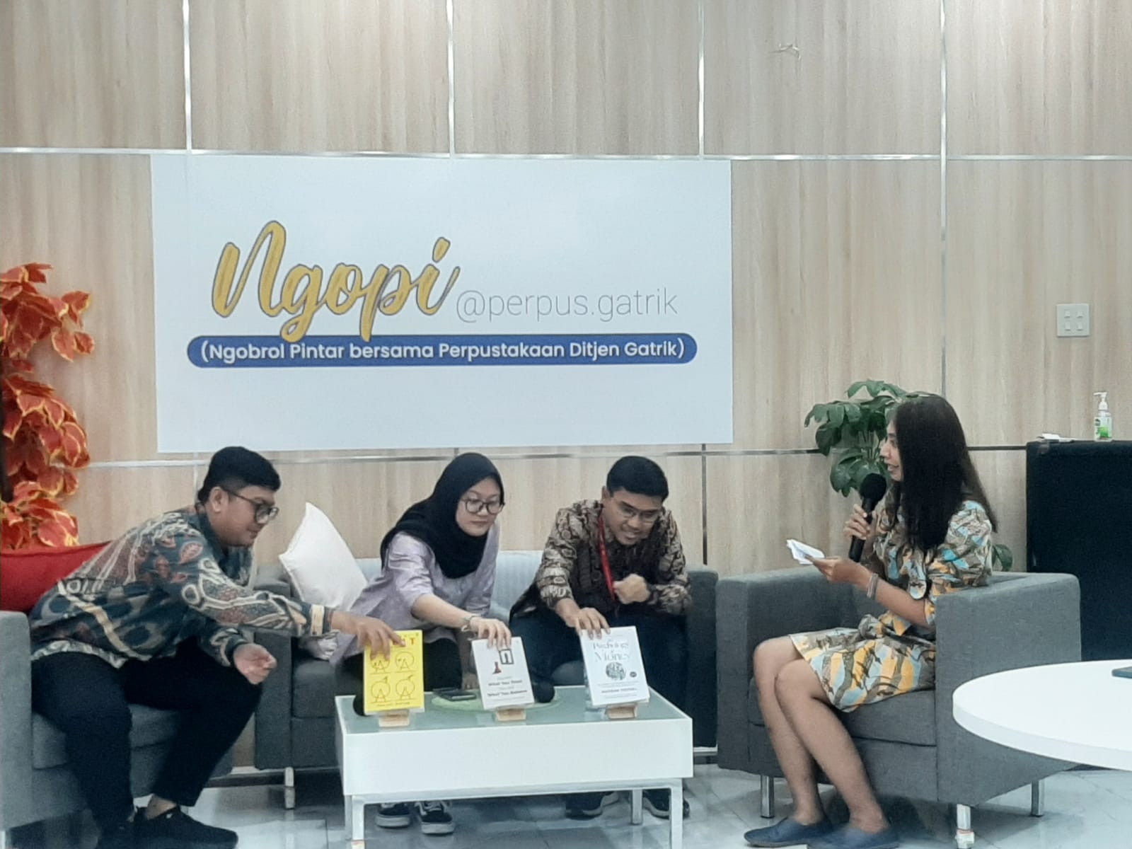 Tingkatkan Minat Baca Lewat Bedah Buku