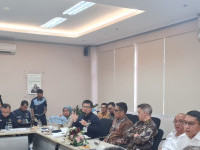 Tinjau Schneider Indonesia bersama DPR, Dirjen Gatrik Apresiasi Dukungan Energi Bersih dari Swasta 