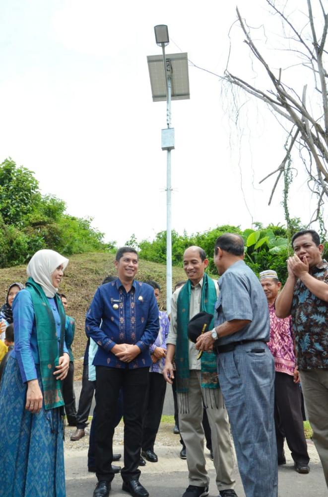 Wamen Archandra Tinjau dan Serahkan 740 Unit PJU-TS Untuk Sumatera Barat