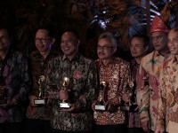 Wamen ESDM Anugerahkan Penghargaan Keselamatan Migas 2017