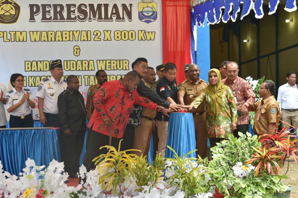 Wujudkan Nawacita di Tanah Papua, Menteri ESDM Resmikan PLTM Tambrauw dan Serahkan LTSHE