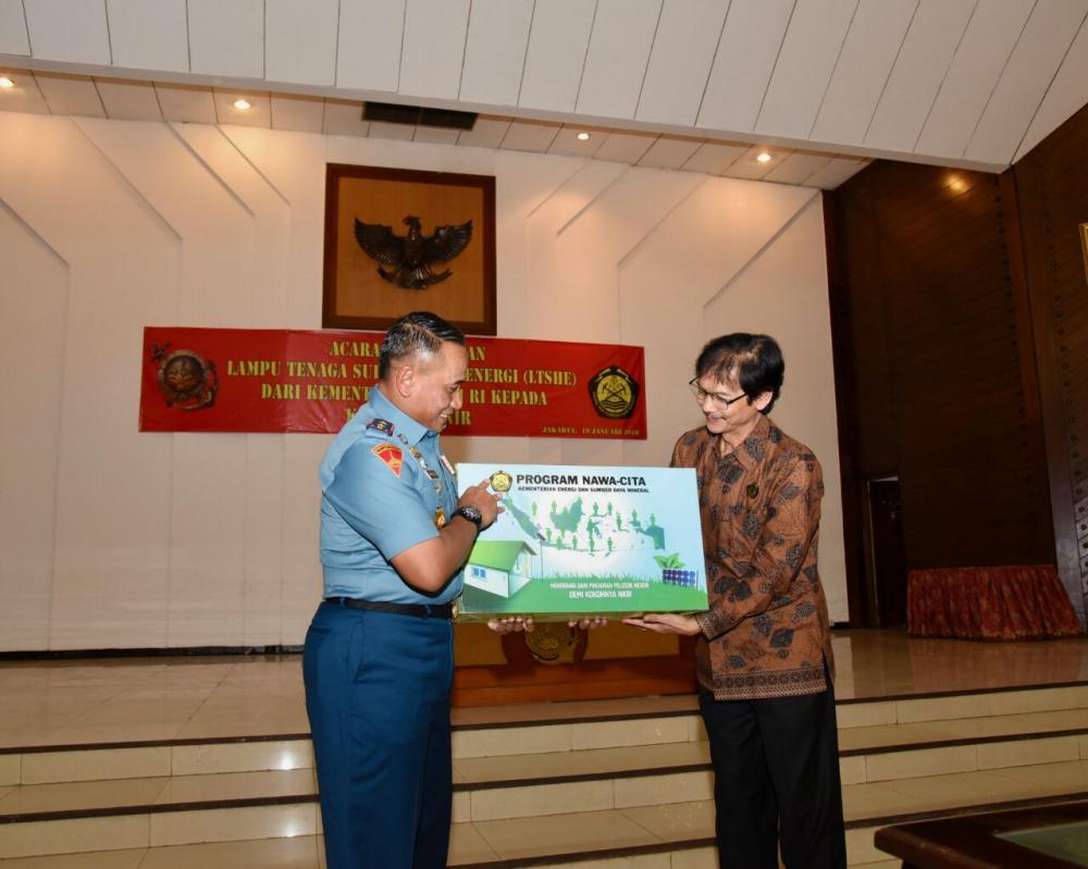 Wujudkan Sinergitas Penegakan NKRI, KESDM Serahkan LTSHE Untuk Korps Marinir