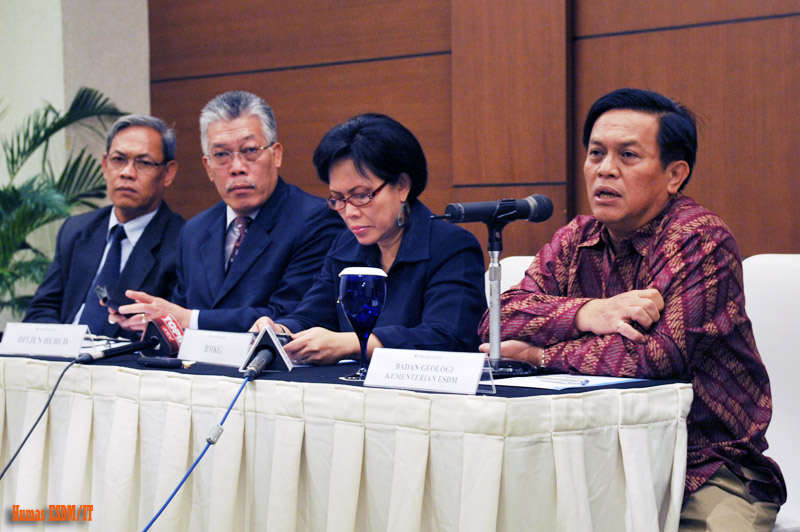 Kementerian ESDM, Kemenhub dan BMKG Tandatangani MoU Pelayanan Informasi Awan Abu Vulkanik